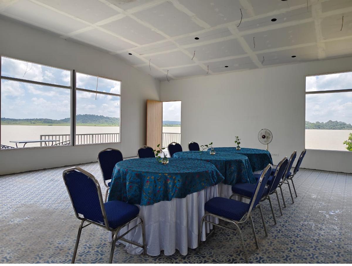 लक्नवरम, मुलुगु में फ्रीकाउट्स द्वारा द कोव में बैंक्वेट हॉल